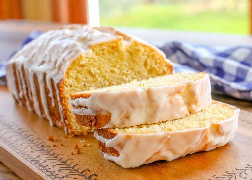 Lemon Cake with Lemon Glaze